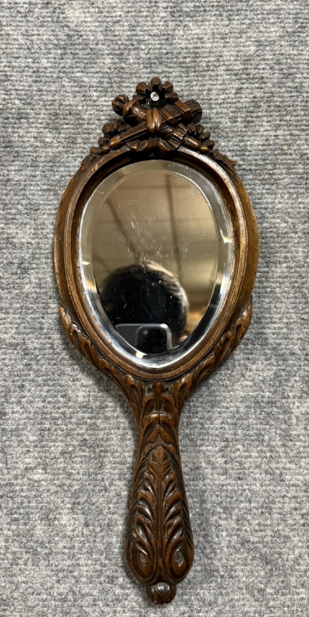 Miroir De Courtoisie "face A Main" En Noyer Mouluré, Sculpté 
