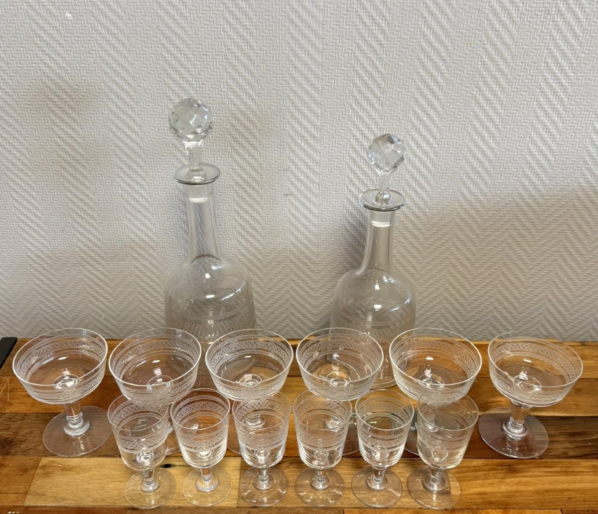 Engraved Crystal Service Including 12 Glasses And 2 Carafes -photo-1