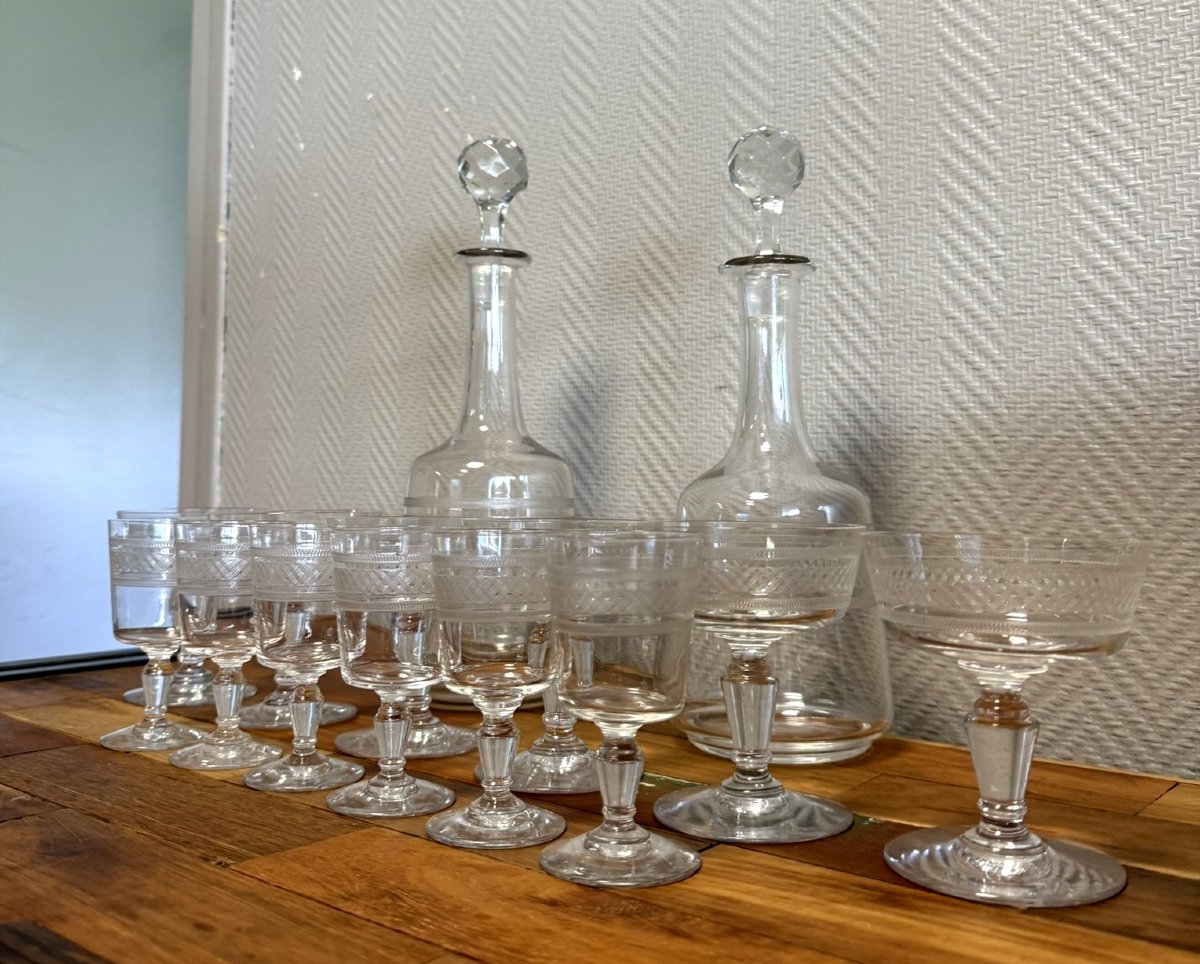 Engraved Crystal Service Including 12 Glasses And 2 Carafes -photo-2