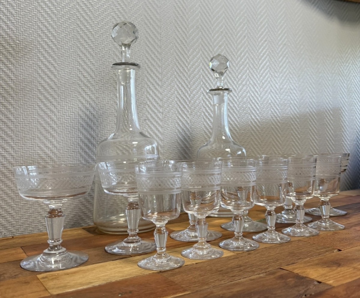 Engraved Crystal Service Including 12 Glasses And 2 Carafes 