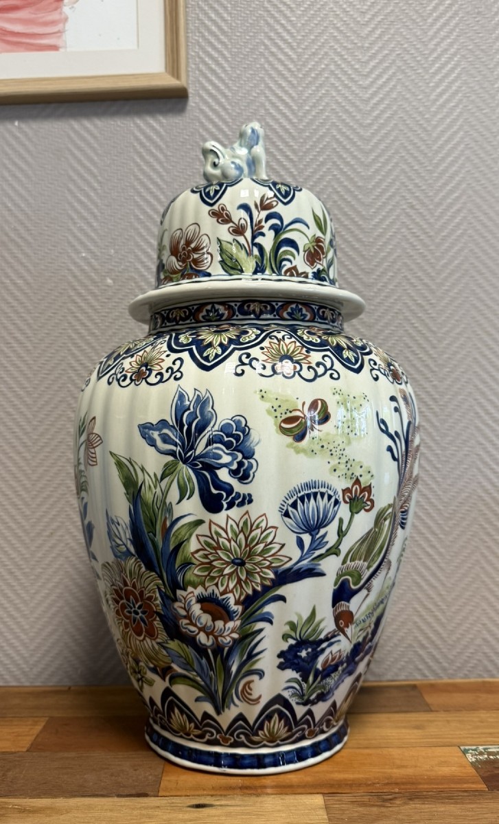 Important Vase Couvert Style Chinois En Porcelaine Polychrome 