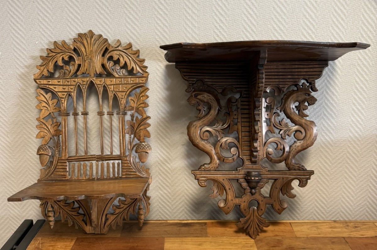 Deux Importantes Consoles Murales Style Renaissance En Bois Sculpt&eacute; 