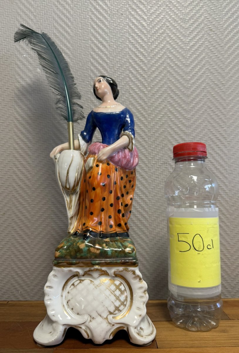 Grand Sujet Porte Plume En Porcelaine De Paris Polychrome-photo-1