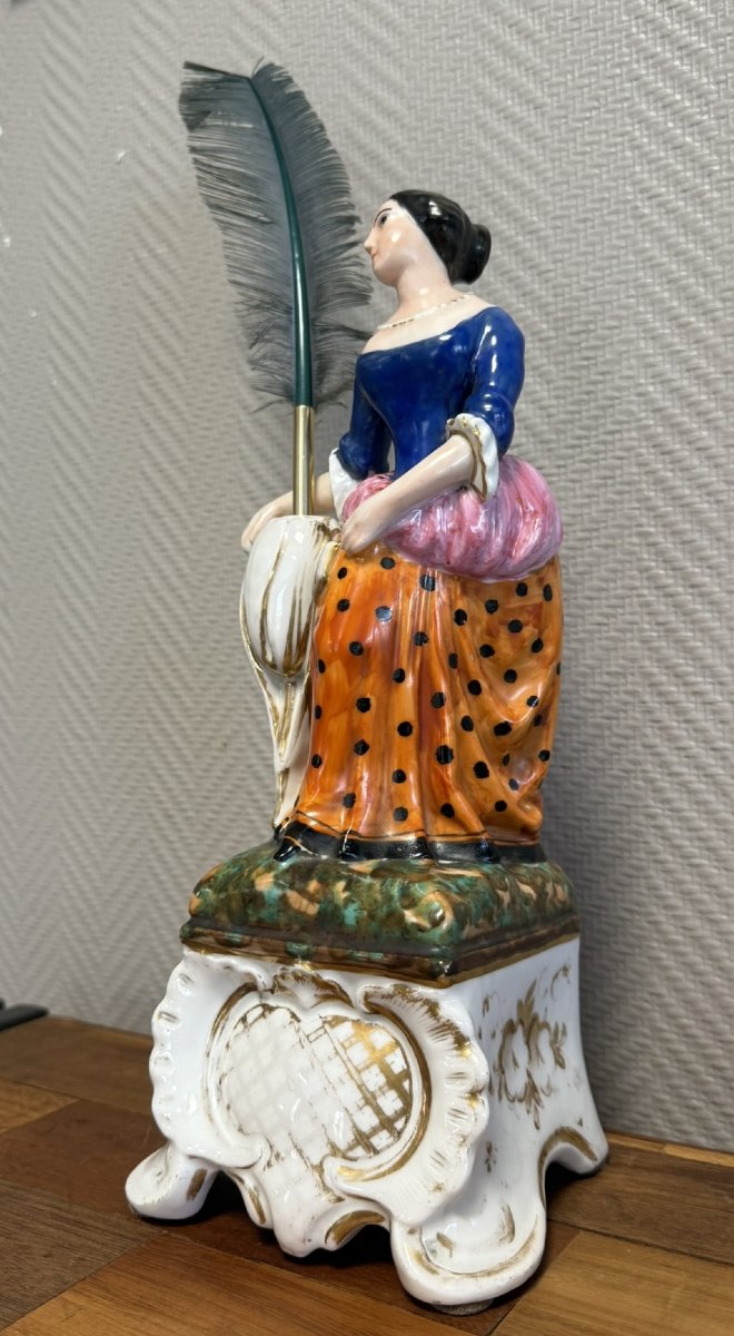 Grand Sujet Porte Plume En Porcelaine De Paris Polychrome-photo-3