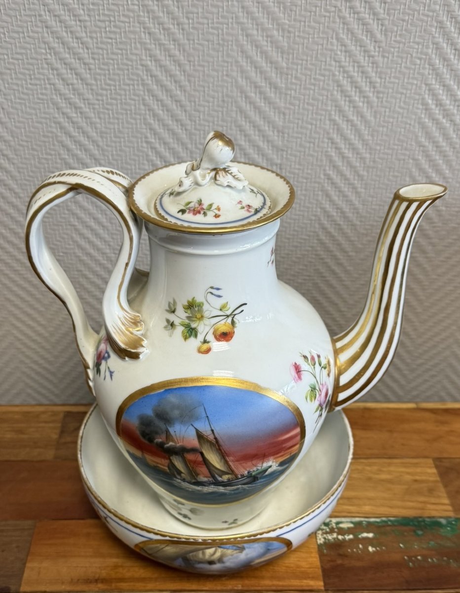 Cafetiére Et Son Bol Epoque Empire En Porcelaine De Paris -photo-1