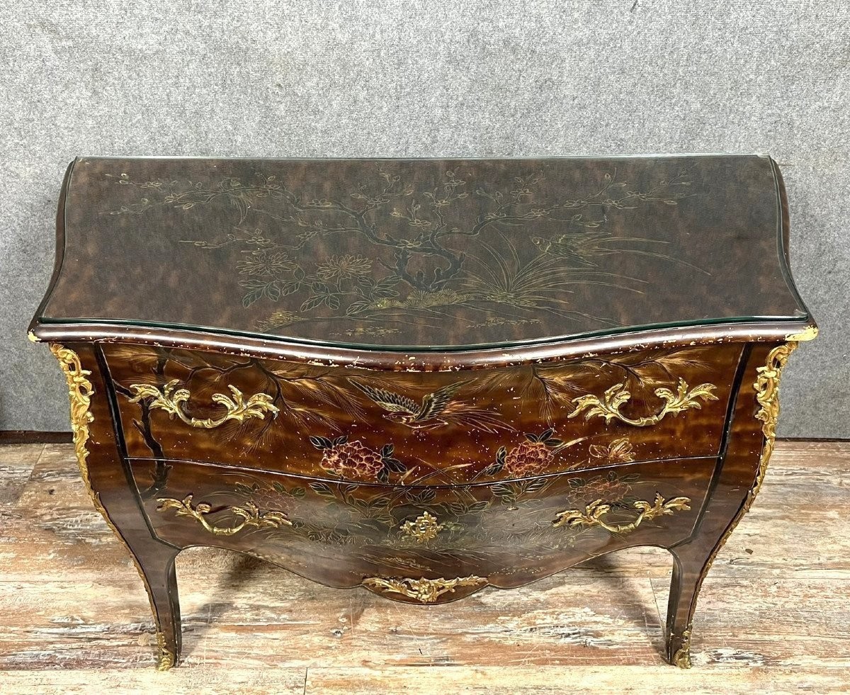 Commode Galbée En Laque à Décor Chinois