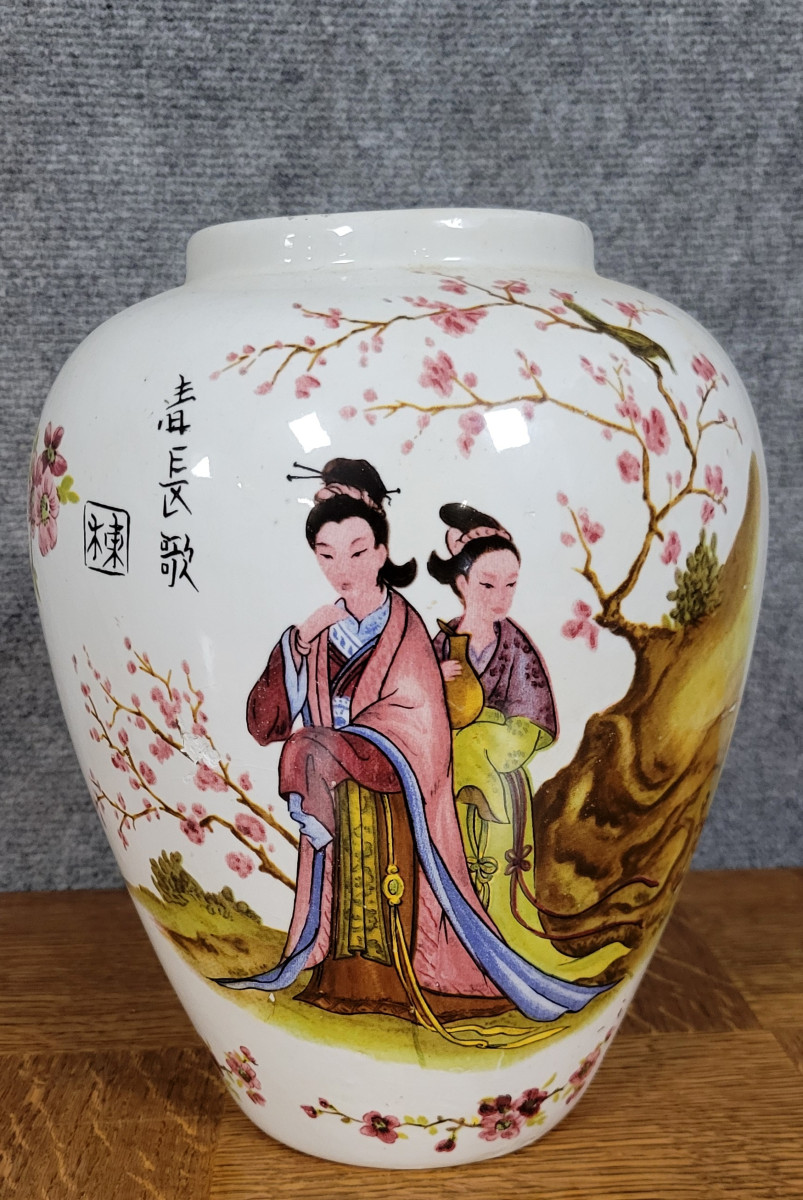 Asie XXeme : vase en porcelaine   