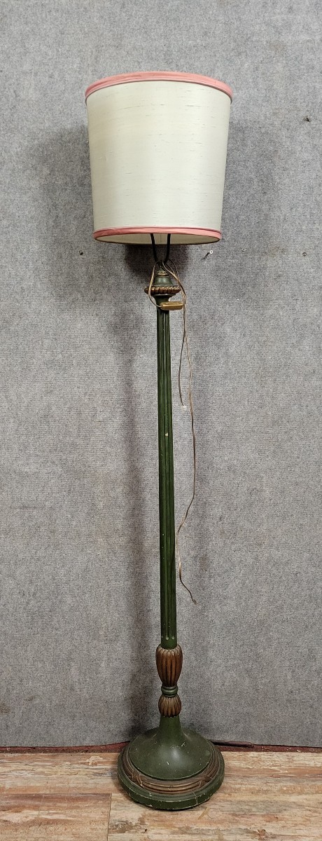 Lampadaire style Louis XVI en bois laqué et doré 
