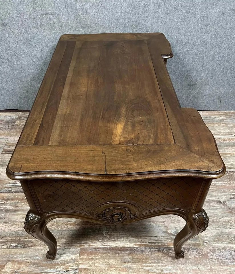 Bureau provençal galbé de style louis XV en noyer sculpté vers 1880-photo-4