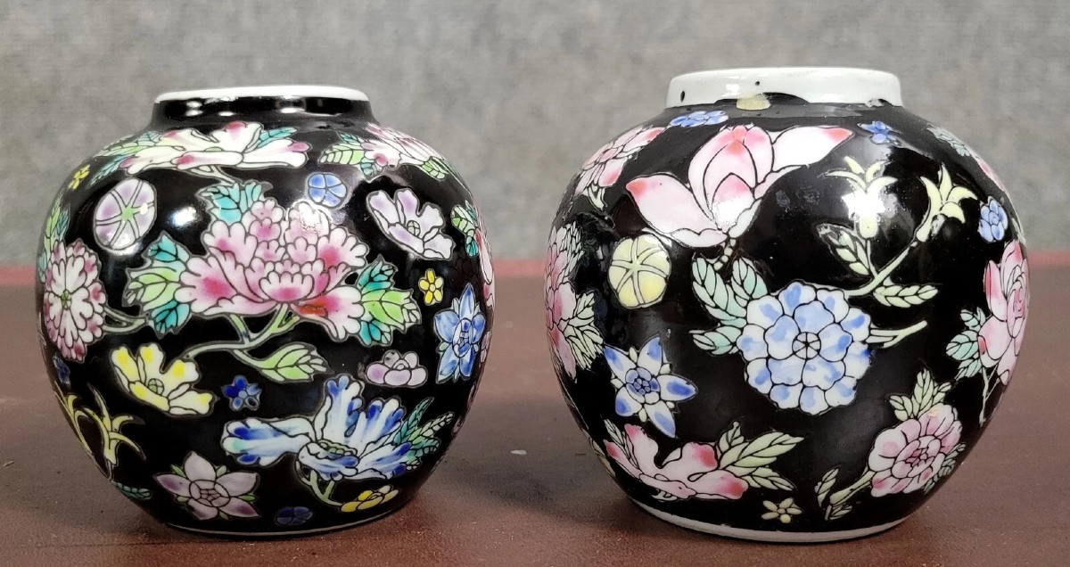 Asie XXeme : deux vases boules en porcelaine