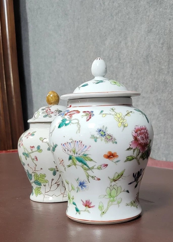 Asia 20th Century: Two Large Covered Porcelain Vases-photo-2