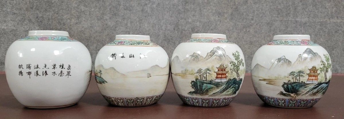 Asie XXeme : quatre vases boule en porcelaine