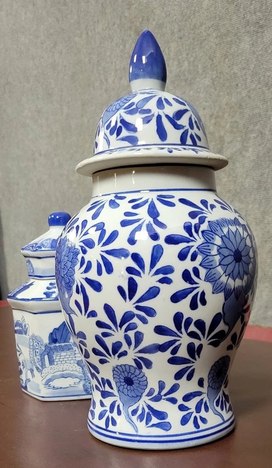 Asie XXeme : une grande potiche couverte et un pot couvert en porcelaine-photo-2
