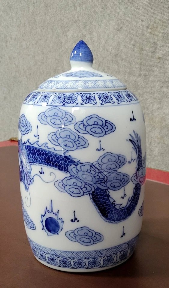 Asia 20th Century: Very Large Covered Porcelain Pot-photo-2