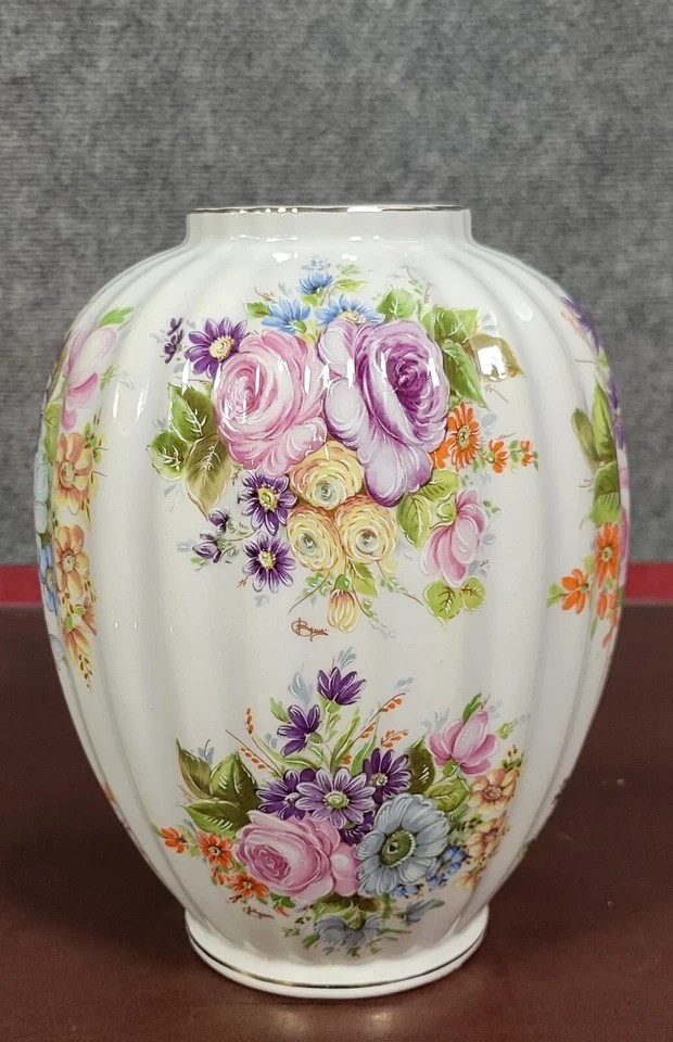 Asia 20th Century: Porcelain Vase