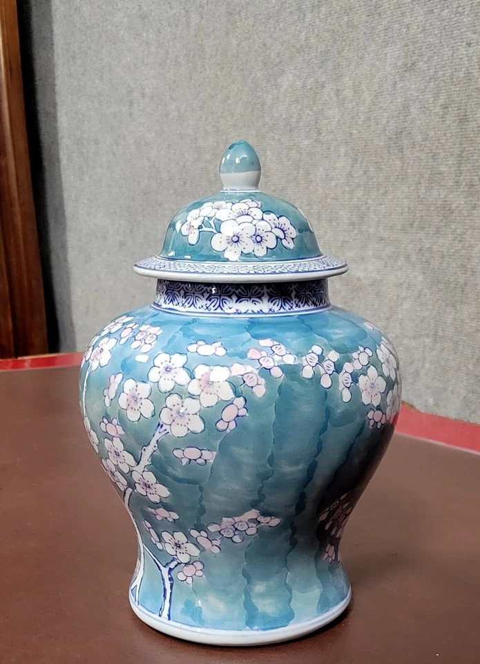 Asie XXeme : très grande potiche couverte en porcelaine-photo-2