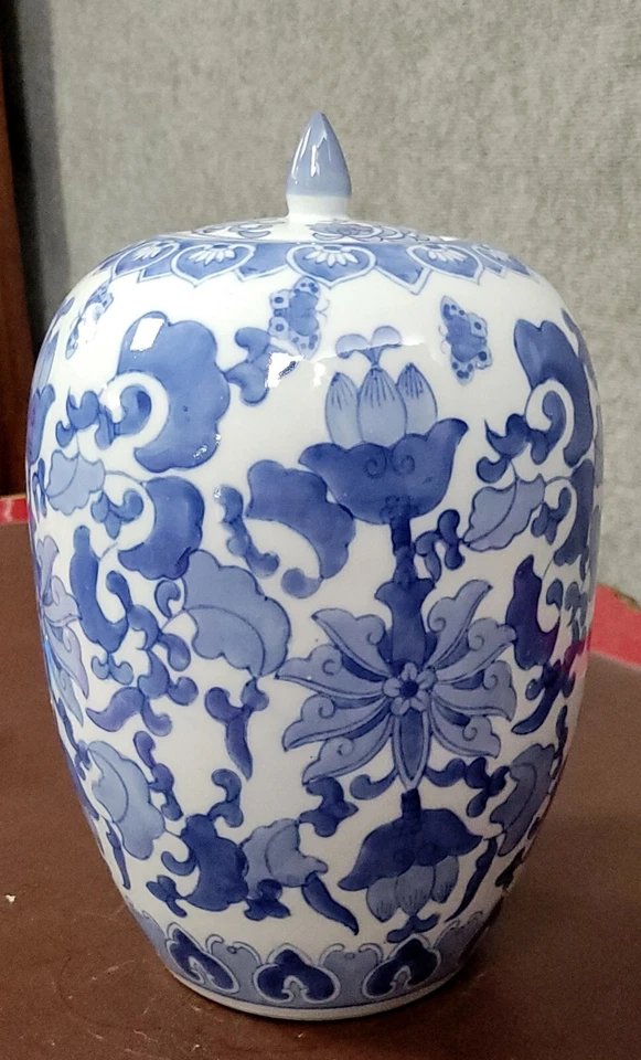 Asia 20th Century: Large Covered Porcelain Vase-photo-2