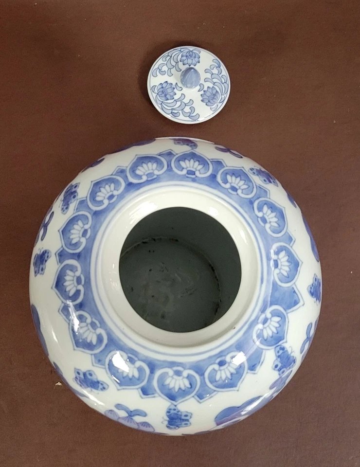 Asia 20th Century: Large Covered Porcelain Vase-photo-3