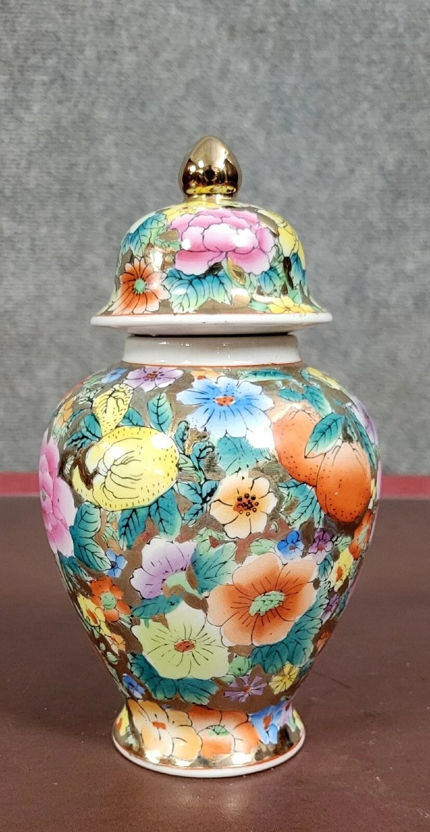 Asie XXeme :   grand pot couvert en porcelaine (ac)