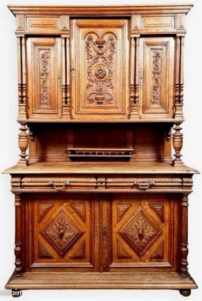 Buffet style Renaissance en chêne signé Picard a Paris