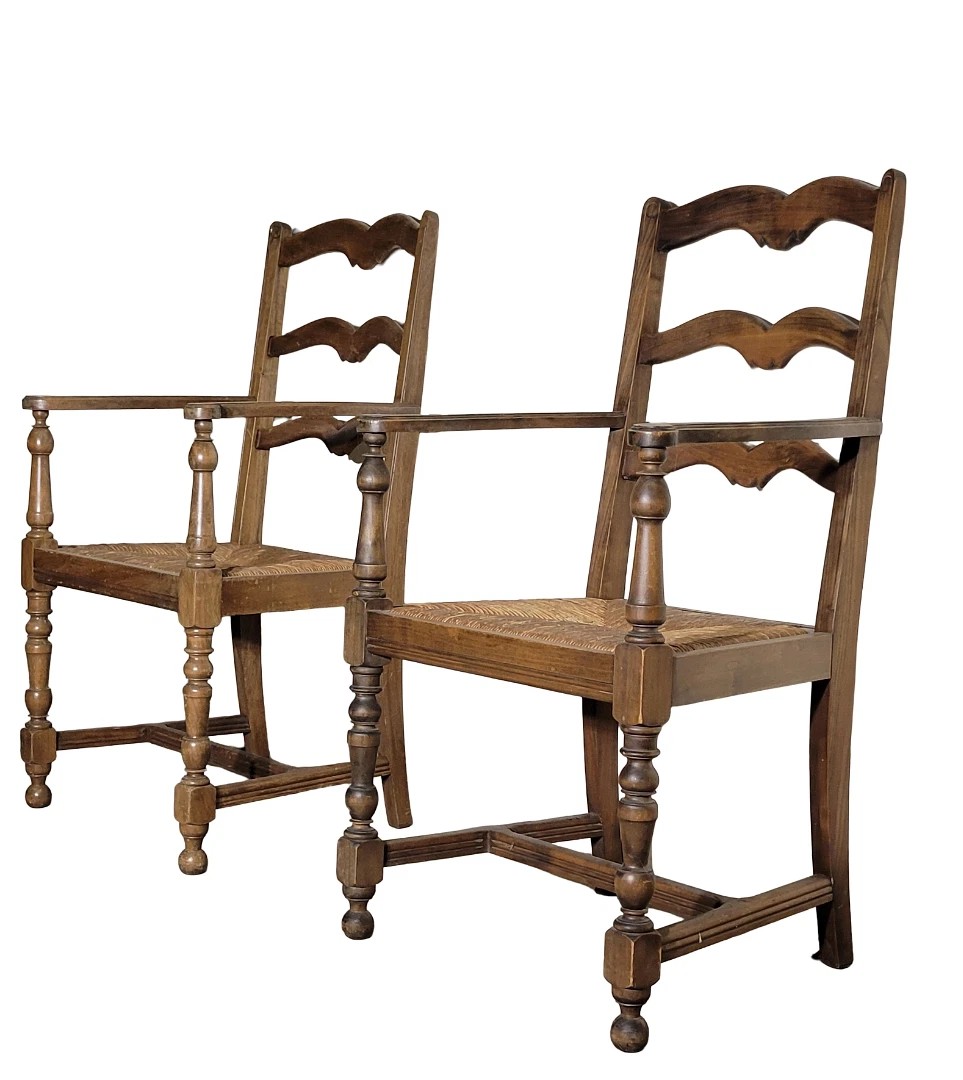 Paire de fauteuils Rustique en noyer circa 1900