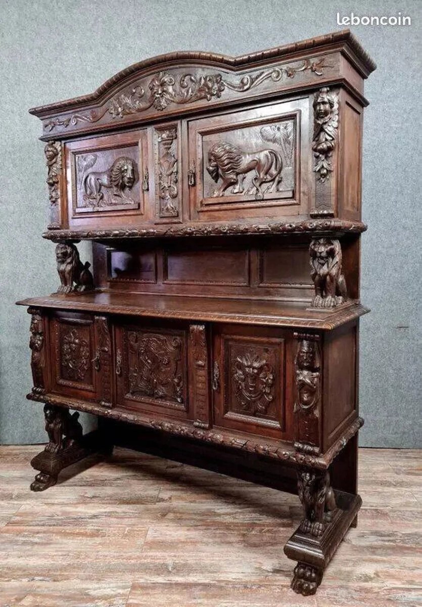 Buffet deux corps style Renaissance en noyer massif -photo-1