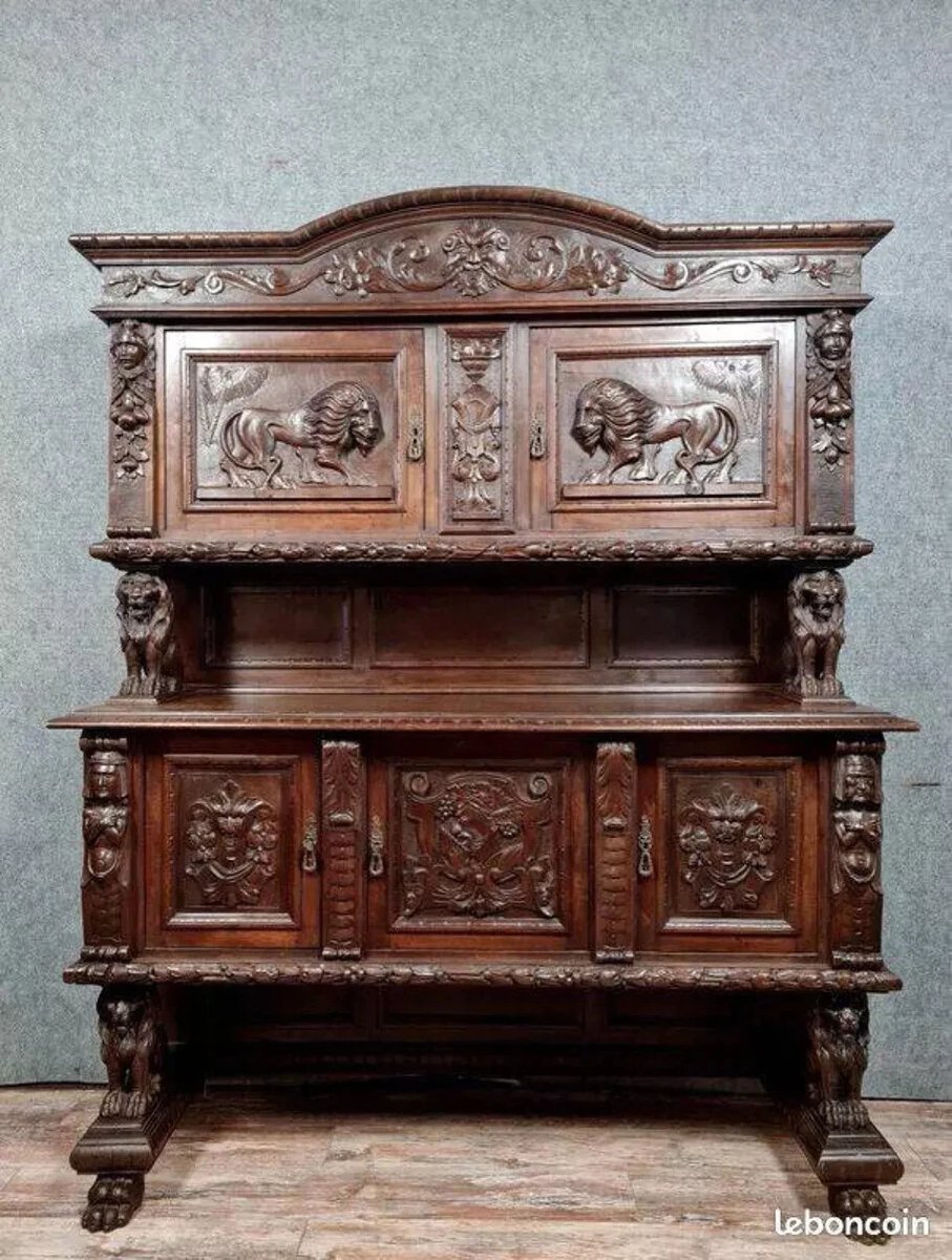Buffet deux corps style Renaissance en noyer massif -photo-4