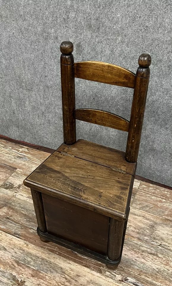 Travail d'art populaire fin XVIIIeme : fauteuil d'enfant dissimulant un coffre sous l'assise-photo-2