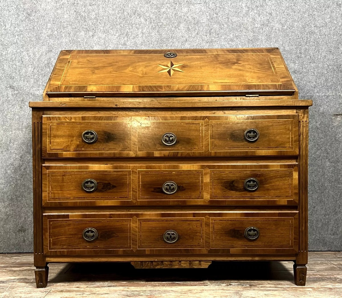 Louis XVI Period Chest Of Drawers In Burr Walnut With Plum Wood Marquetry On All Sides