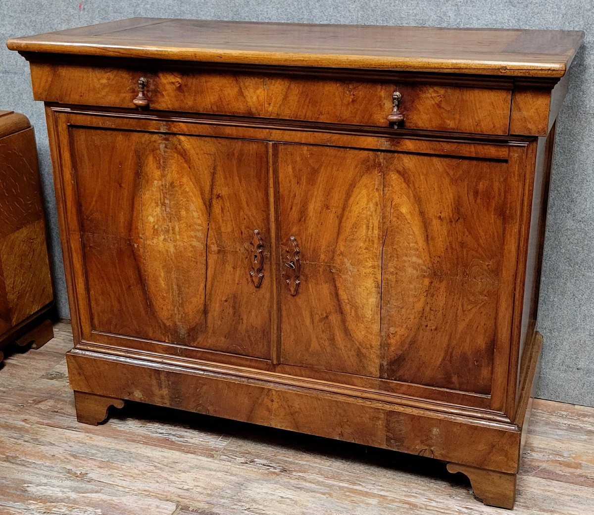 Buffet époque Louis Philippe en noyer 