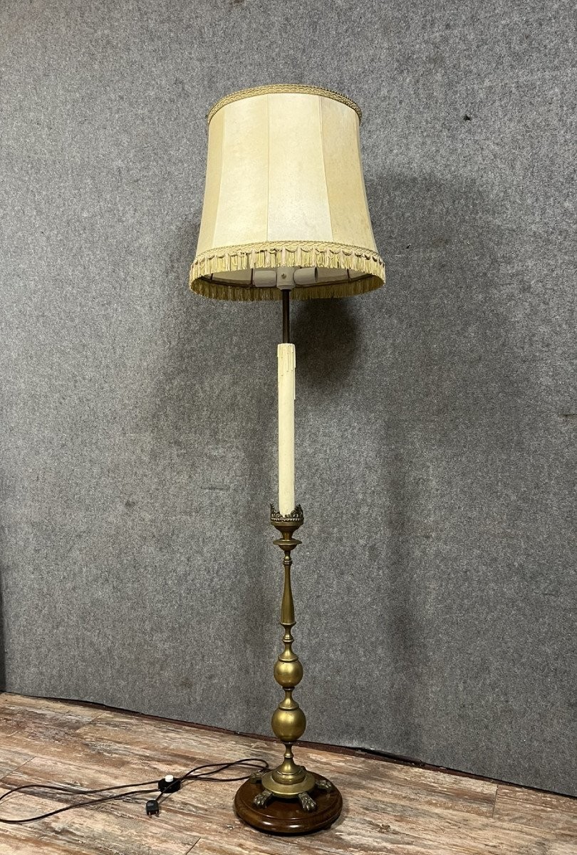 Très grand pique cierge en bronze doré monté en lampe 