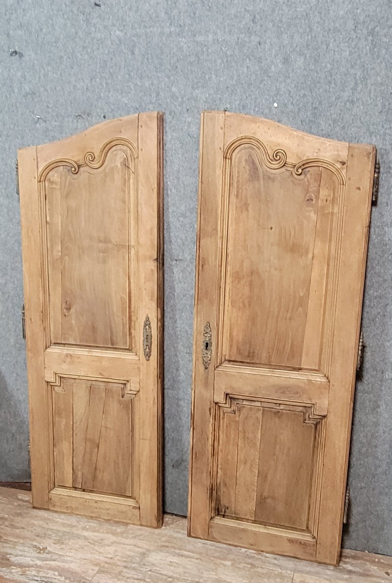 Paire de portes moulurées époque Louis XV en bois massif-photo-2