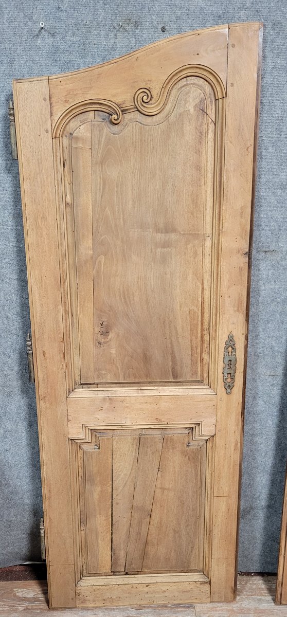 Paire de portes moulurées époque Louis XV en bois massif-photo-3