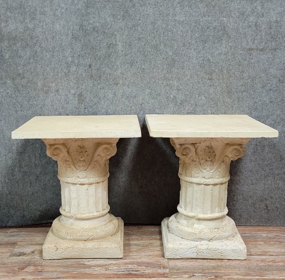 Paire de colonnes selettes piedestaux en platre imitation pierre 