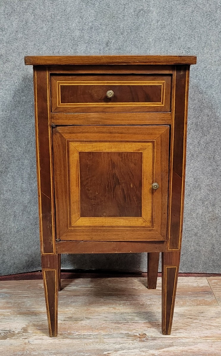 Meuble d'apparat ou chevet style Louis XVI en marquéterie époque XIXeme