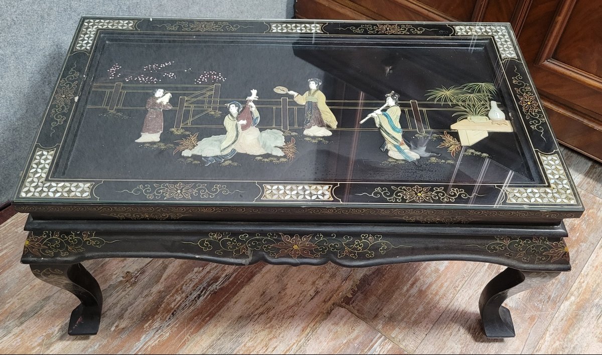 Asie XXeme : table de salon en laque noire a décors de scénes animées en pierres dures  -photo-4