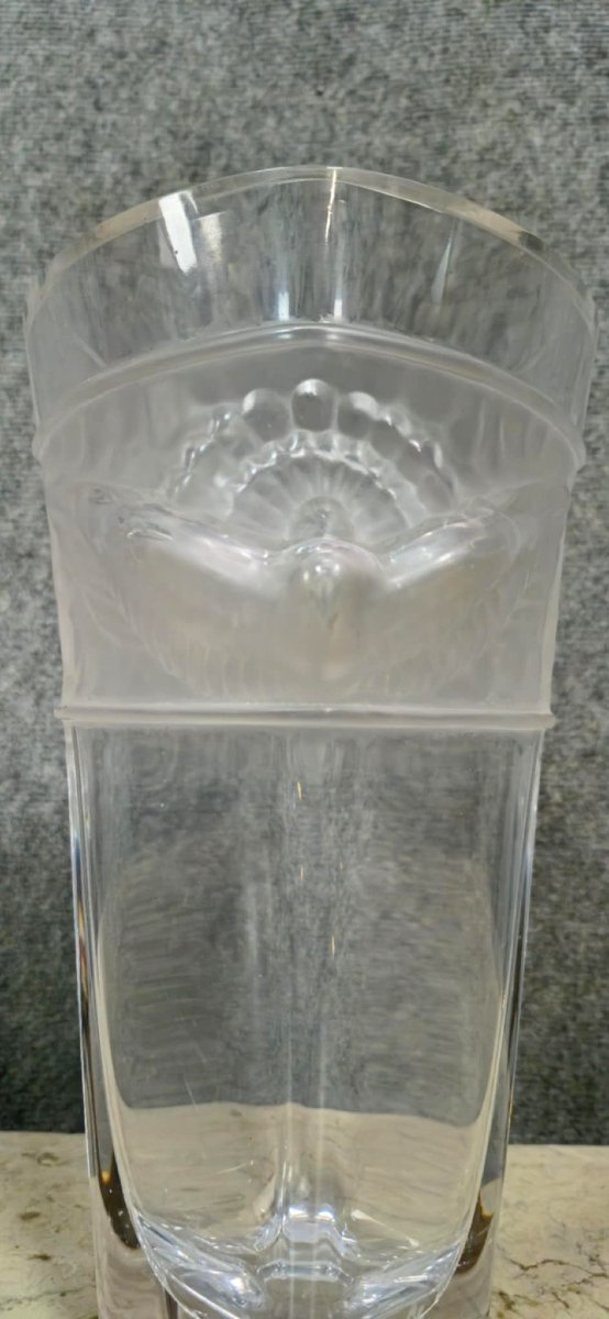 PORTIEUX :Important vase signé à col carré en cristal blanc moulé pressé satiné mat et brillant-photo-2