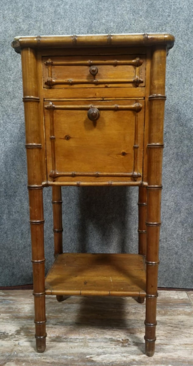 Table de chevet en bambou et bois clair époque Napoléon III