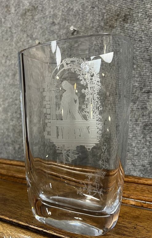 D'après Nils Landberg : vase en cristal gravé 