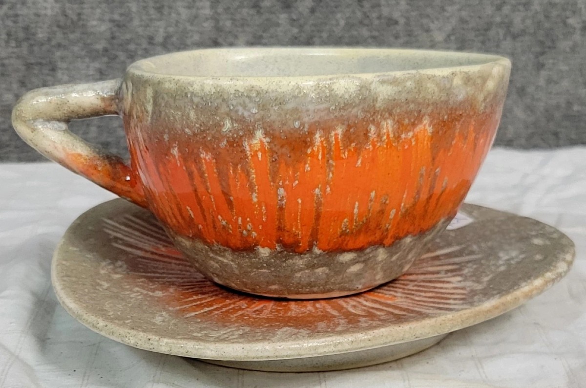 Tasse et sous tasse en céramique des années 1930
