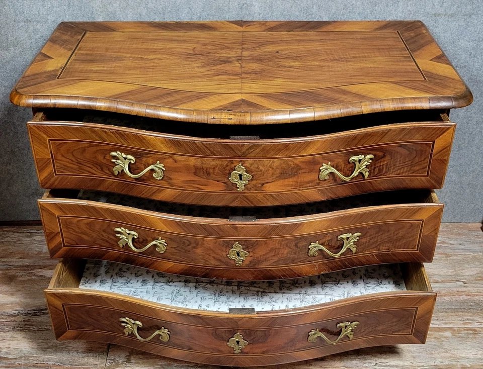 Commode galbée époque louis XV en marqueterie de bois précieux vers 1750-photo-3