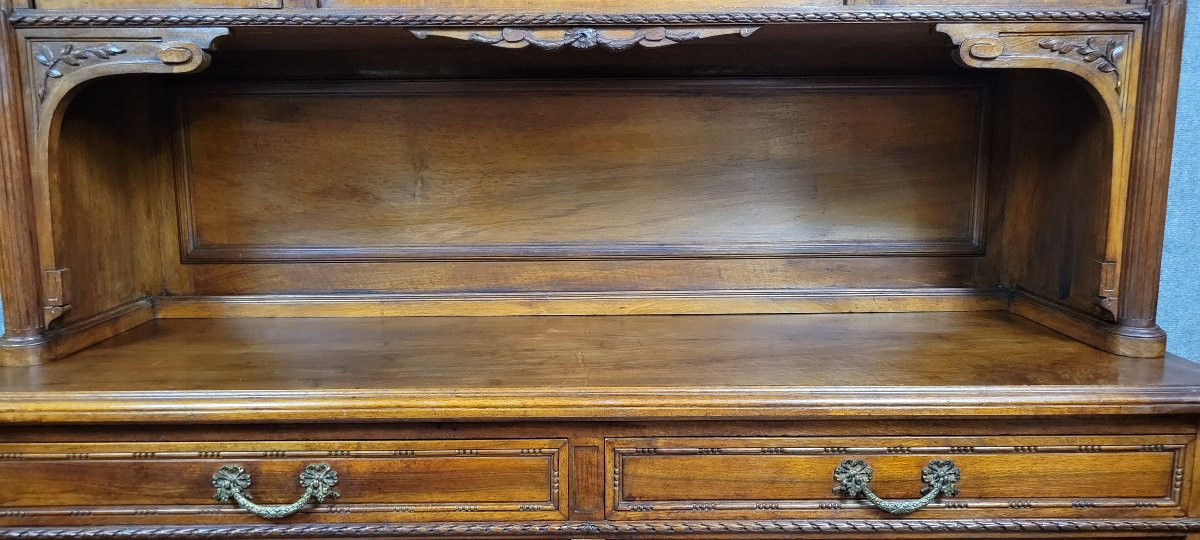 Buffet a deux corps style Louis XVI en noyer massif -photo-5