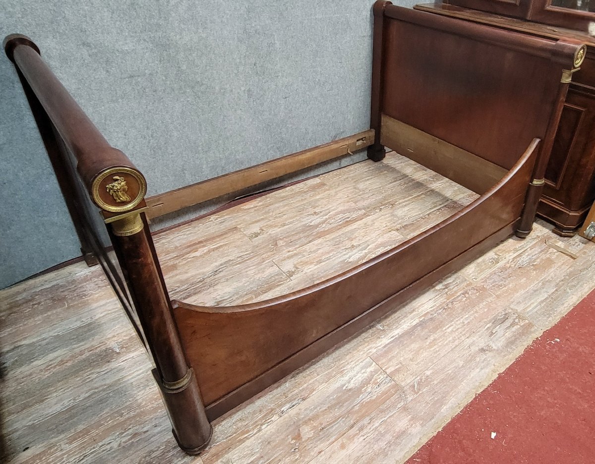 Rare lit époque Empire en acajou aux profils en bronze doré-photo-2