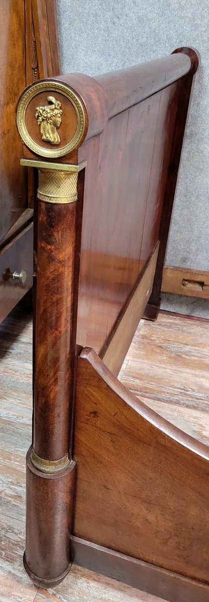 Rare lit époque Empire en acajou aux profils en bronze doré-photo-4