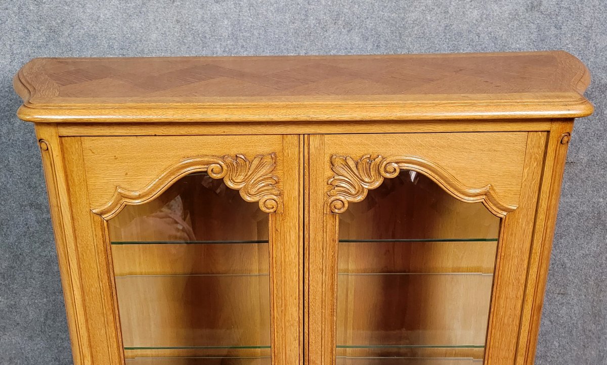 Vitrine galbée style Louis XV en chene blond -photo-4