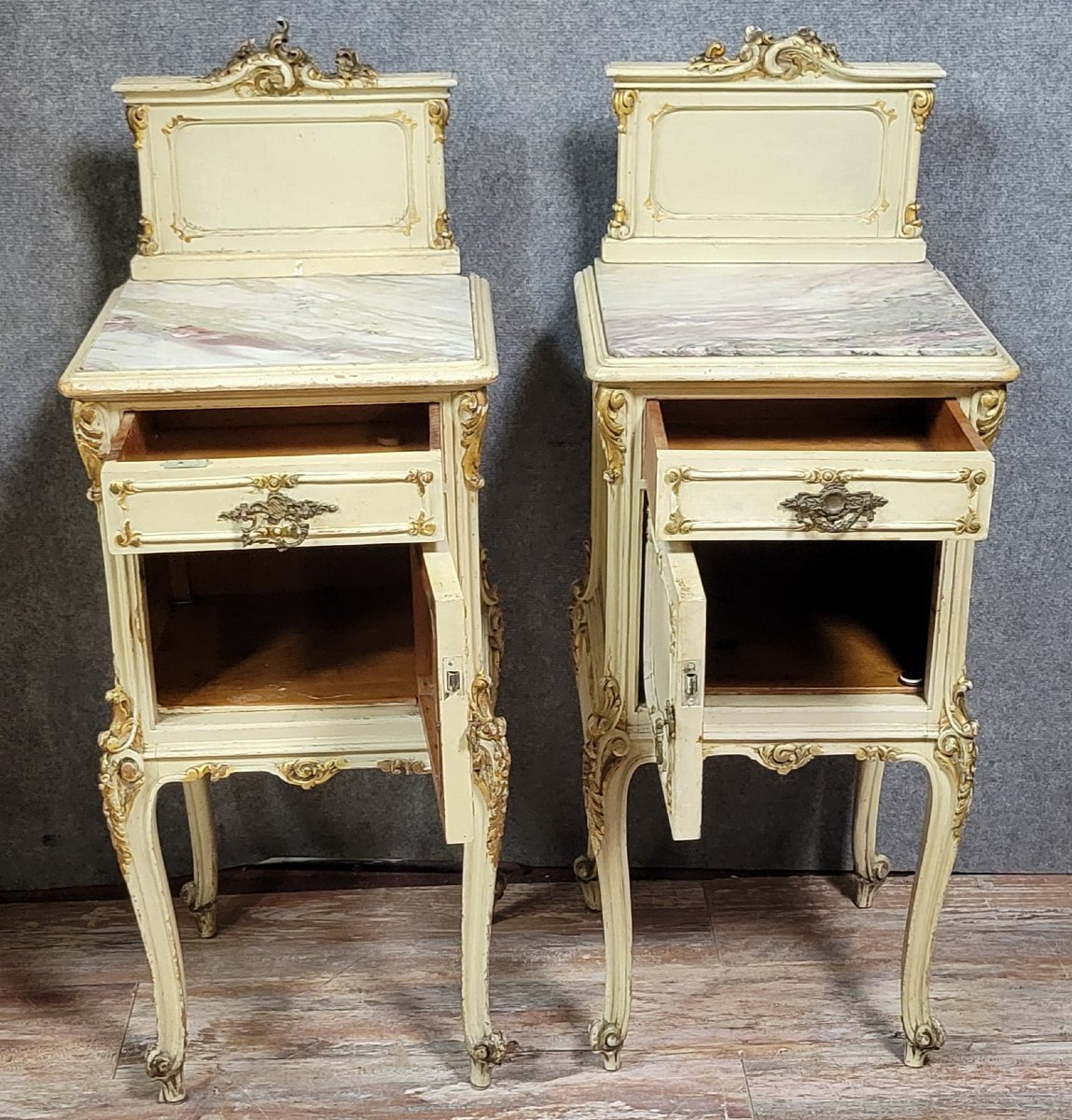 Pair Of Venetian Bedside Tables In Louis XV Baroque Style In Lacquered And Gilded Wood / Signed -photo-8