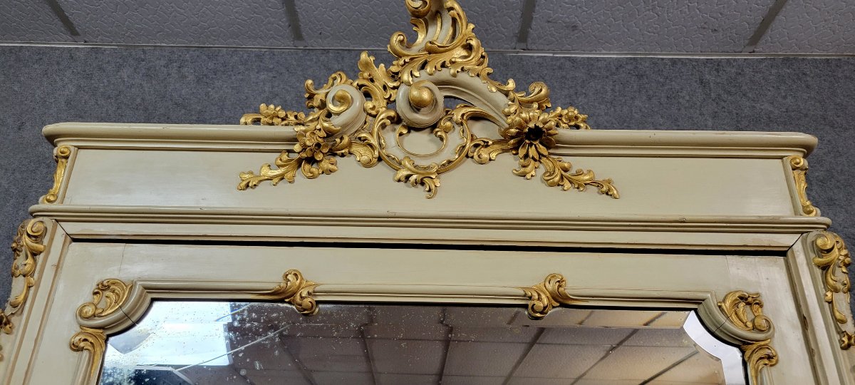 Armoire Venitienne style Louis XV baroque estampillée en bois laqué et doré -photo-3