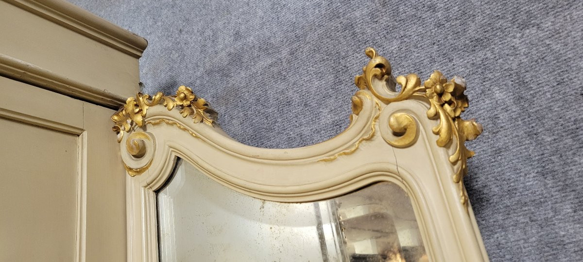 Armoire Venitienne style Louis XV baroque estampillée en bois laqué et doré -photo-4