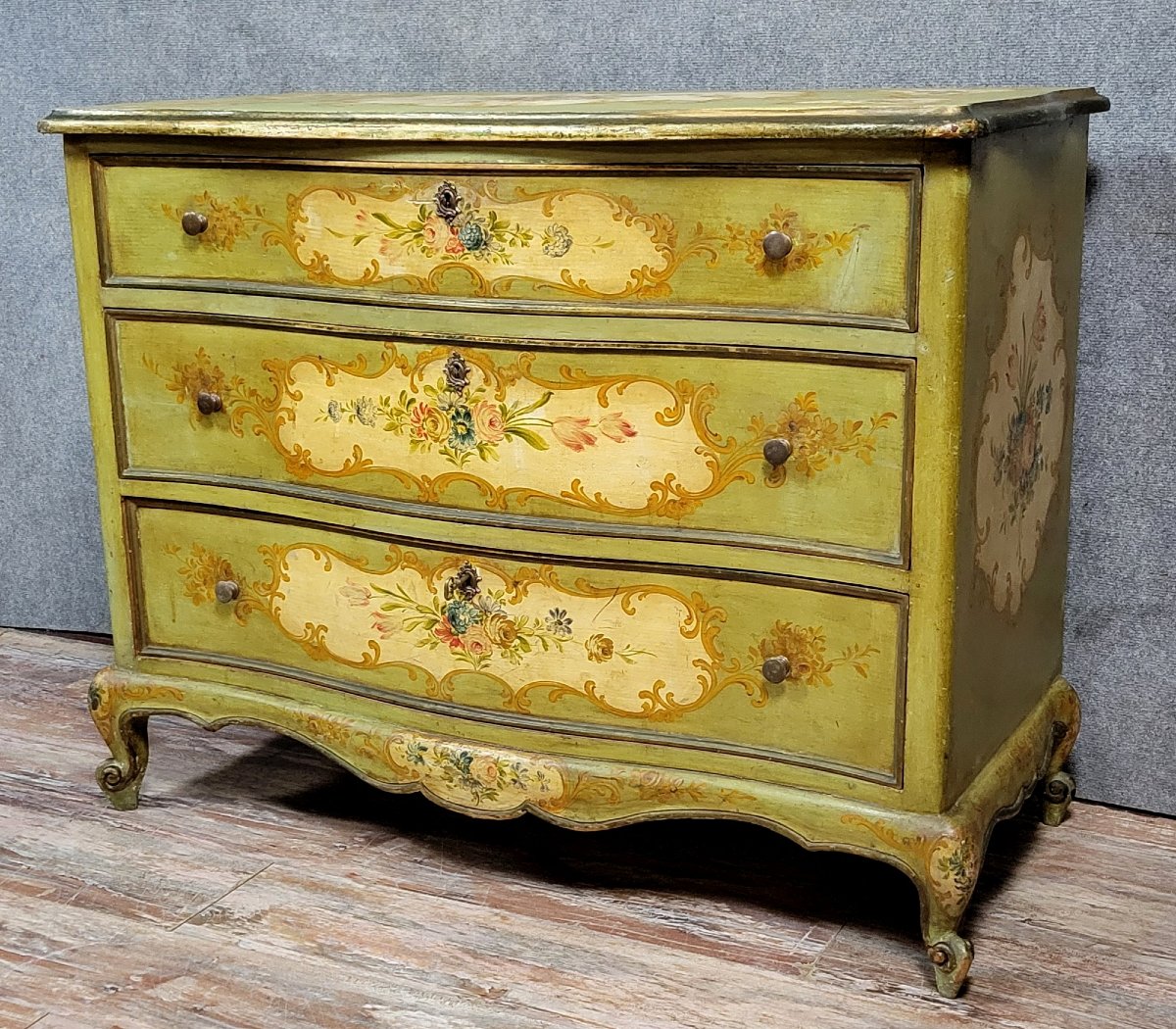 Commode Venitienne galbée style Louis XV baroque en bois laqué et peint -photo-1