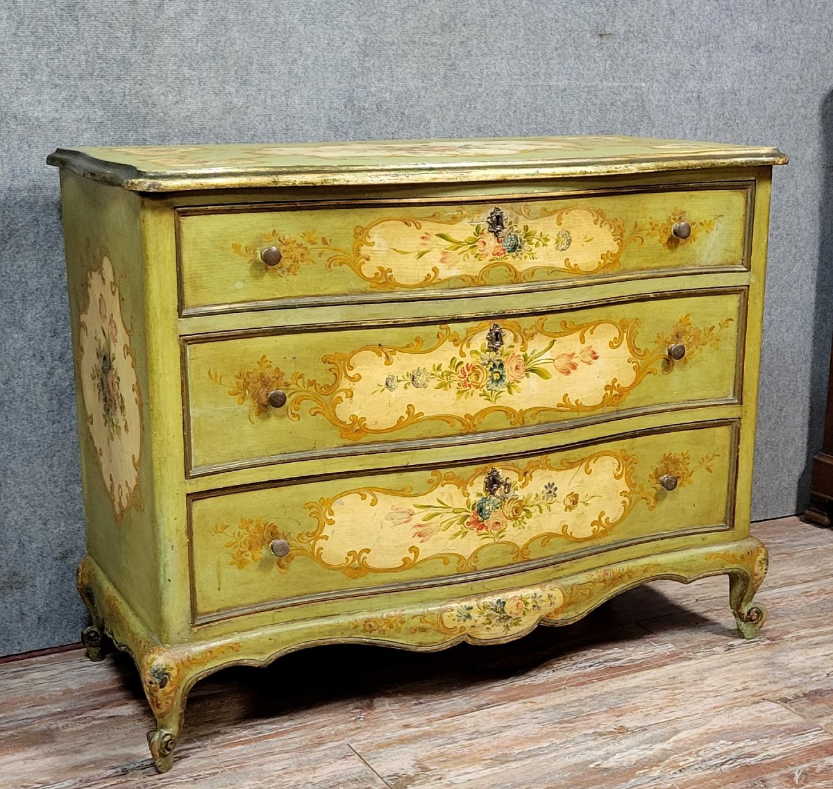 Commode Venitienne galbée style Louis XV baroque en bois laqué et peint -photo-2